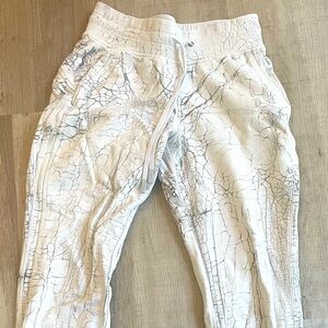 Size 4 Lululemon sweat pants